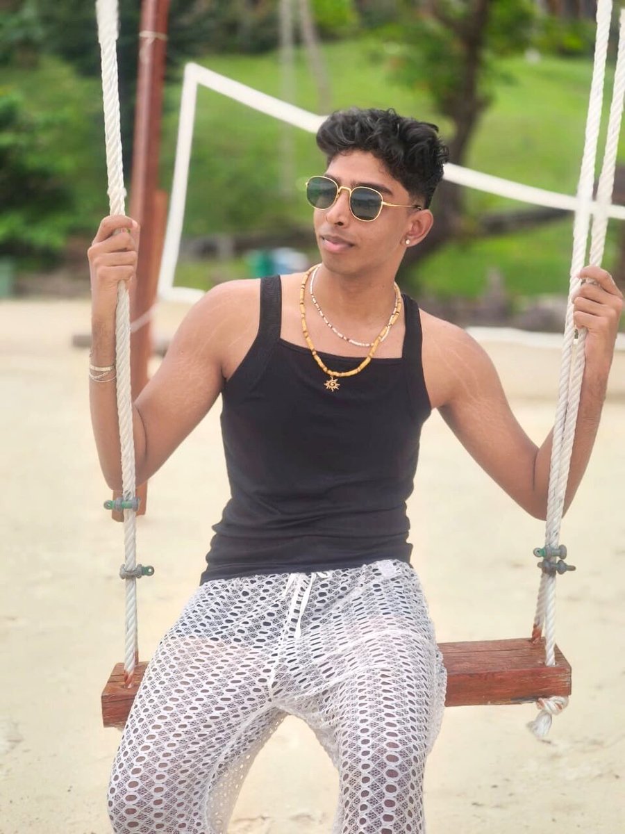 vinxarv's tweet photo. don’t just look…come closer 🩵😋 https://t.co/qFkR7a6gFo