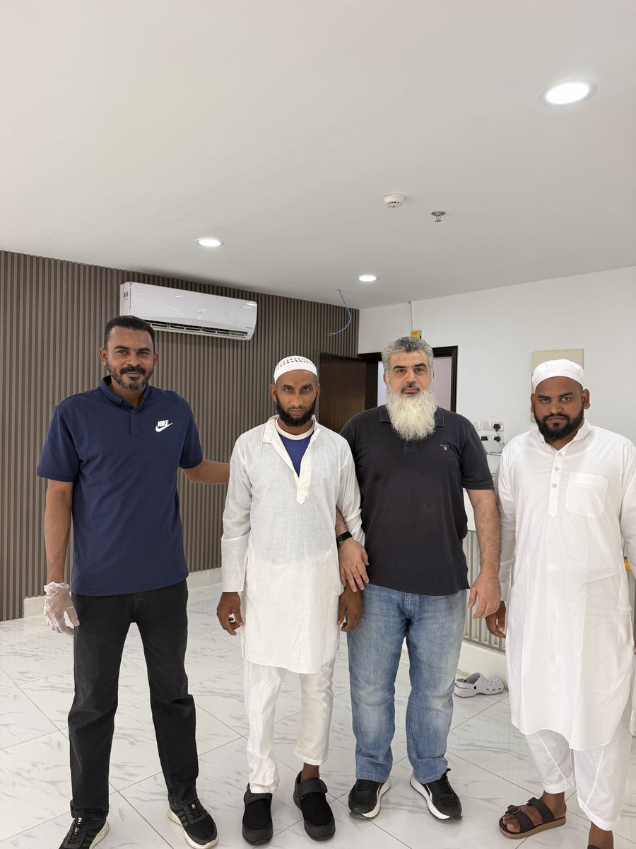 mohd_alhindy's tweet photo. الحمدلله الذي بنعمته تتم الصالحات ❤️تم بحمد الله تركيب الطرف الاصطناعي للأخ النيبالي بنجاح، وكانت لحظة لا توصف بكل معنى الكلمة. رأيت الفرحة العارمة على محيّاه، وكانت من أجمل اللحظات التي عشتها. 🥹❤️الآن، وبفضل الله، أصبح قادرًا على المشي على قدميه من جديد، وأسأل الله أن يكتب له في كل خطوة خيرًا وبركة. 🤲🏻شكرًا لإخواننا في السعودية، ما قصرتوا أبدًا، فقد غمرتموني بالمحبة والكرم، وجعلتموني أشعر أنني بين أهلي وإخواني. 🇸🇦 كل الشكر والتقدير للأستاذ  @Eyaaaad والأستاذ@moha_oz ، ولـ جمعية بادر الخيرية على جهودهم ووقفتهم الكريمة.جزاكم الله خيرًا، وكتب الله أجركم، وجعل ما قدمتموه في ميزان حسناتكم. ❤️