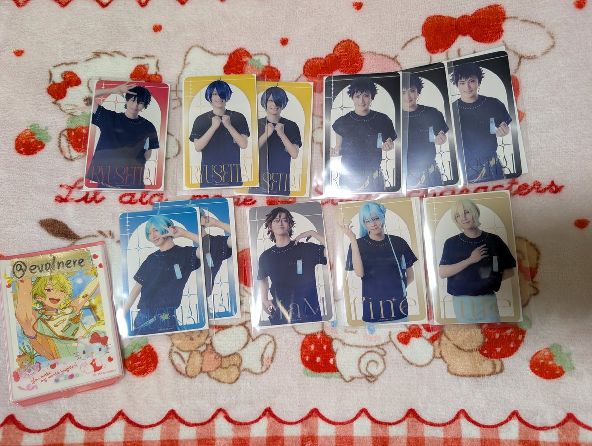 evolnere's tweet photo. 【交換、譲渡】あんステ 10th ランダムブロマイド クリアカード

譲)
ランブロ:日和,ジュン,茨,千秋,奏汰,翠,鉄虎,忍
クリカ:凪砂,ジュン,千秋,忍,鉄虎,奏汰,英智,渉

求)
クリカ:日和＞ランブロ:茨(縦)＞クリカ:茨

画像1枚目交換のみ
画像2,3枚目は定価でお譲り可能

↓続きます https://t.co/z3Gfv4PUpW