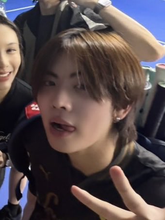 ARET1433's tweet photo. อ้วมไปตีแบดกับเพื่อน ๆ นี่เอง 🏸

#Firstone https://t.co/dxWNWpNmuB