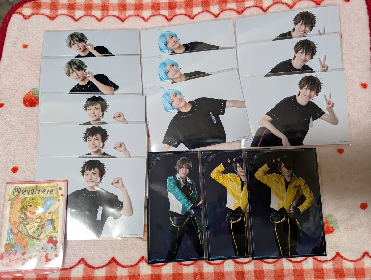 evolnere's tweet photo. 【交換、譲渡】あんステ 10th ランダムブロマイド クリアカード

譲)
ランブロ:日和,ジュン,茨,千秋,奏汰,翠,鉄虎,忍
クリカ:凪砂,ジュン,千秋,忍,鉄虎,奏汰,英智,渉

求)
クリカ:日和＞ランブロ:茨(縦)＞クリカ:茨

画像1枚目交換のみ
画像2,3枚目は定価でお譲り可能

↓続きます https://t.co/z3Gfv4PUpW