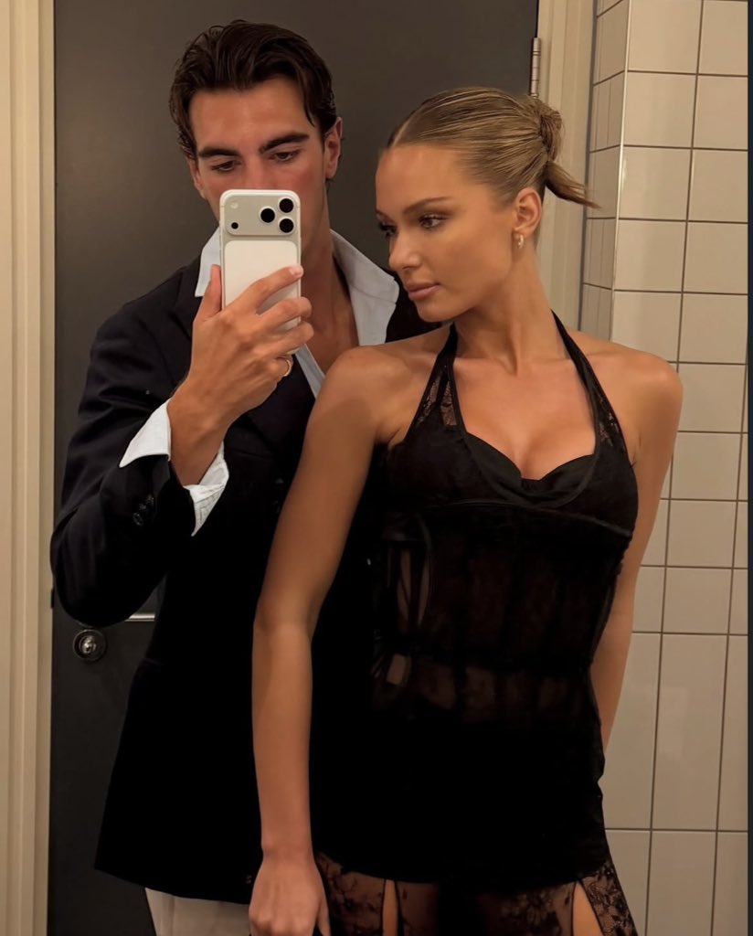 Melanimorenoe's tweet photo. Respectfully 😂 do you see the level of hot my couple serves helllooo
Julia and Lorenzo core 📸
#Loveislanduk https://t.co/Q8TnwAnuRk