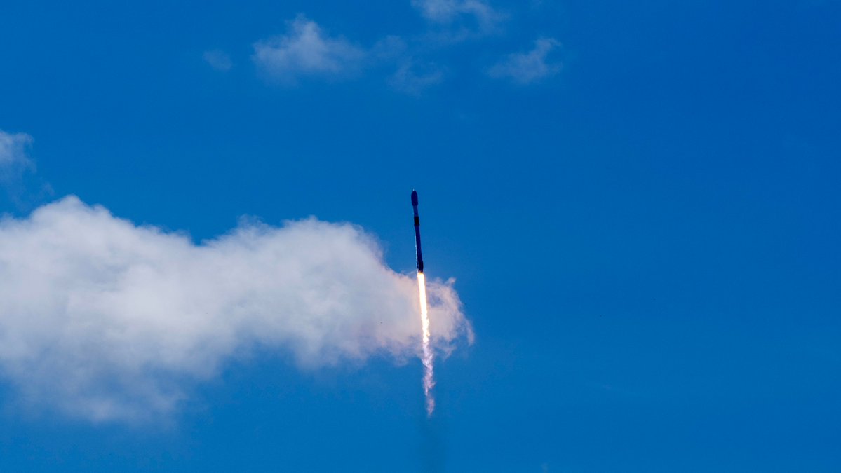 SpaceX's tweet photo. Falcon 9 launches 29 @Starlink satellites from Florida https://t.co/H8qVlb7uBo