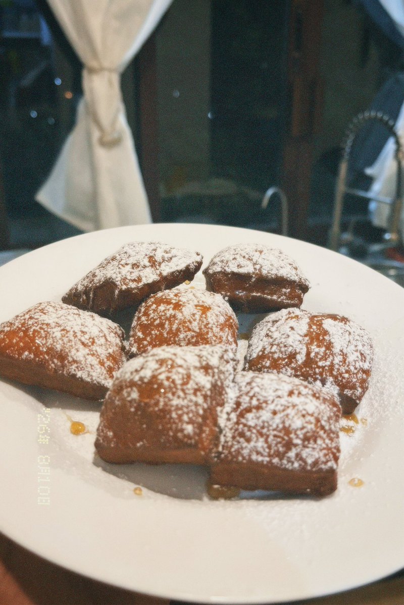 helloimbetsabe's tweet photo. un día pizza, otro día lasaña, y al otro día beignets viendo princesas 🥰 https://t.co/9HLCl71ZGT
