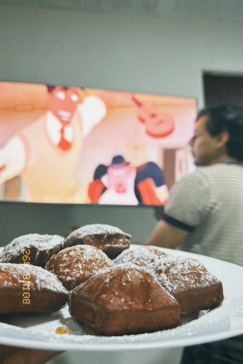 helloimbetsabe's tweet photo. un día pizza, otro día lasaña, y al otro día beignets viendo princesas 🥰 https://t.co/9HLCl71ZGT