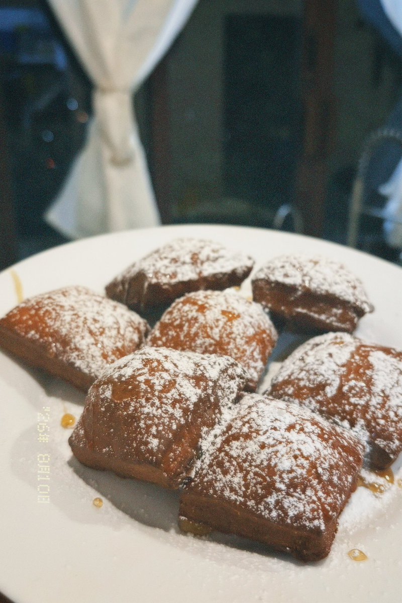 helloimbetsabe's tweet photo. un día pizza, otro día lasaña, y al otro día beignets viendo princesas 🥰 https://t.co/9HLCl71ZGT