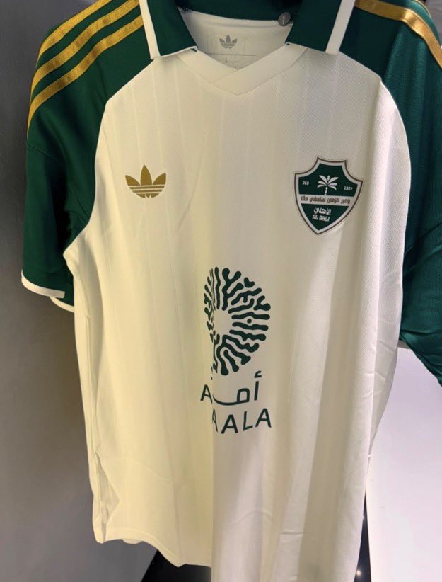 23Aa06's tweet photo. يخربيت الجمال لو هذا طقمنا الابيض 
ابدااااااع والله💚🥶🥶🥶 https://t.co/ESgfNrqDkE