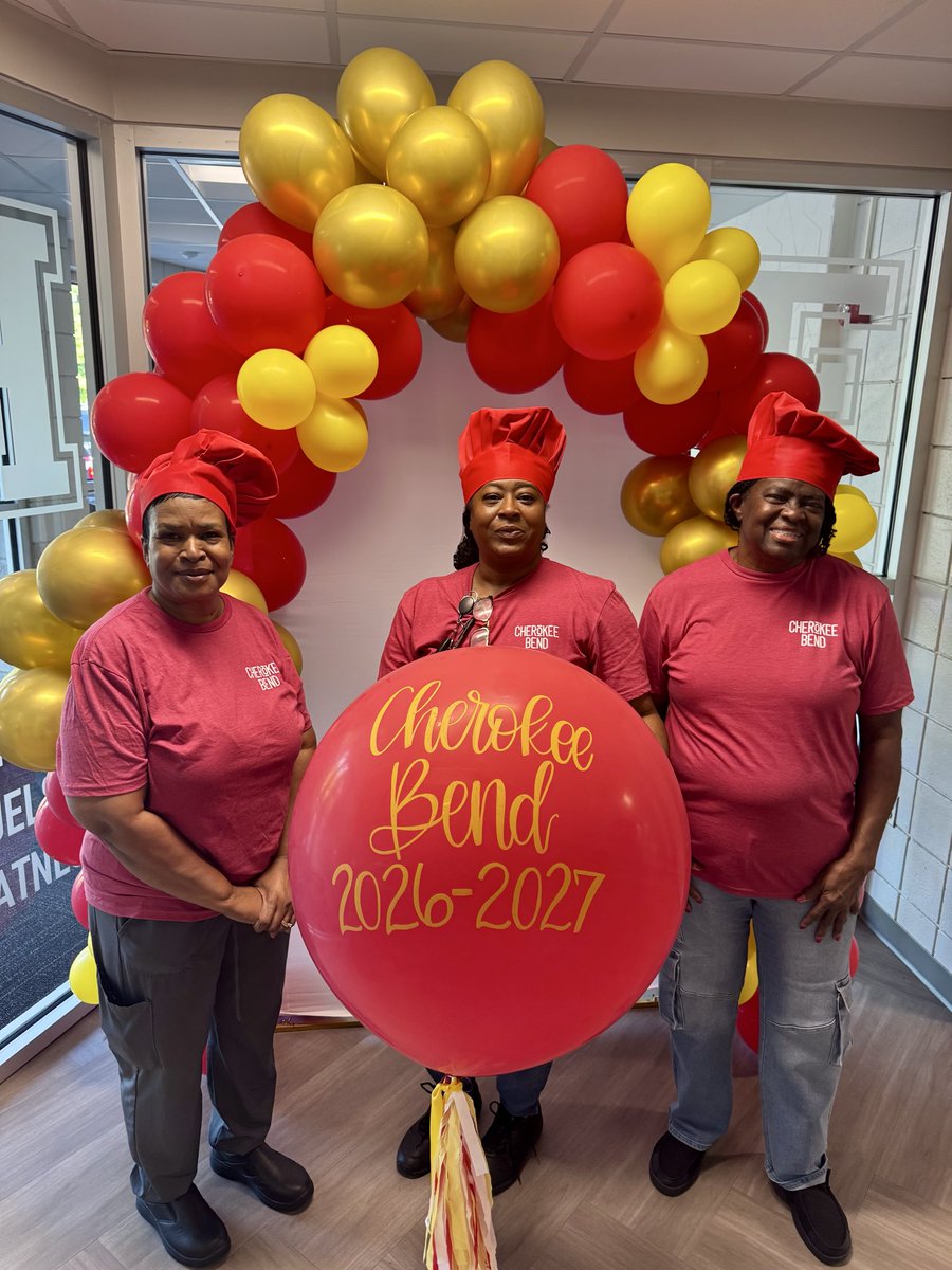 MBS_CNP's tweet photo. Happy 1st Day of School to the CBE Chiefs! ๐ฅ ๐๐๐๐๐๐ #TeamCNP @cherokeebend https://t.co/tiXS2WZaYa