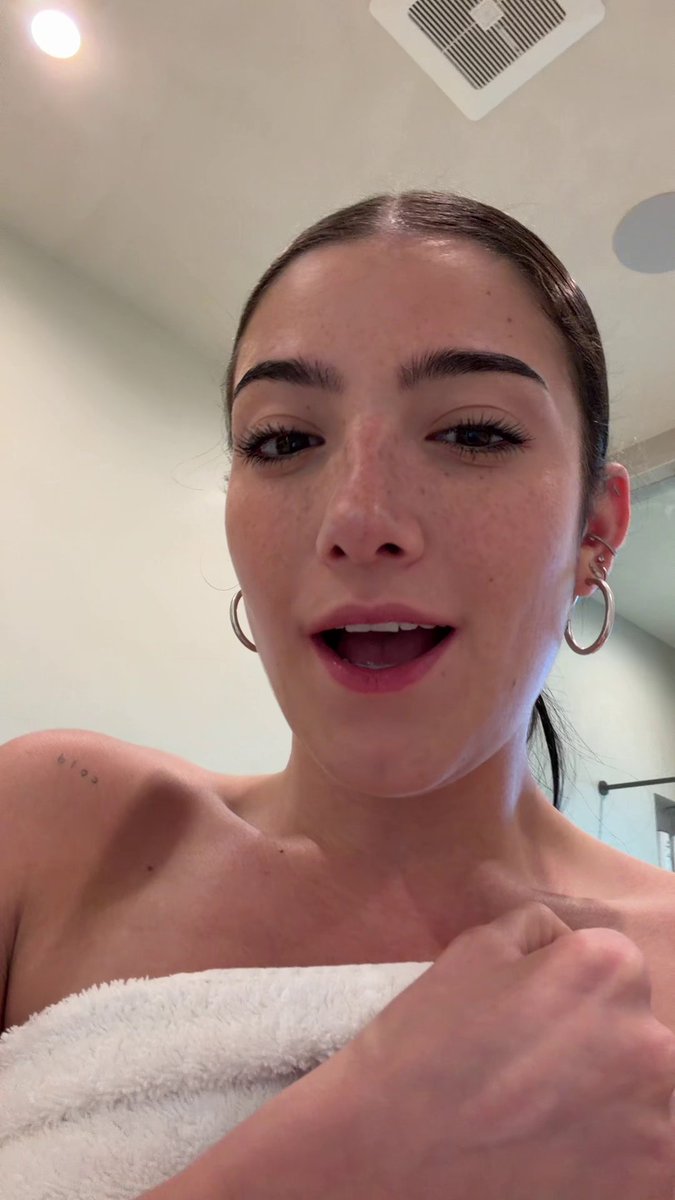 shdwkt's tweet photo. hey! i'm about to shower here!
if you're gonna stare at least keep me company. https://t.co/PV2nOrBlvz