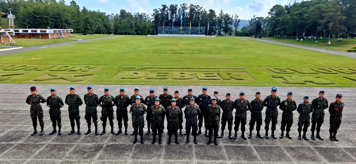HallQuiche's tweet photo. ¡Gira de Orientación Vocacional! 🇬🇹⭐Como parte de la preparación y formación militar que reciben nuestras señoritas y caballeros alumnos, los estudiantes graduandos realizaron una visita especial a la prestigiosa Escuela Politécnica. https://t.co/sQXx8q9v8K