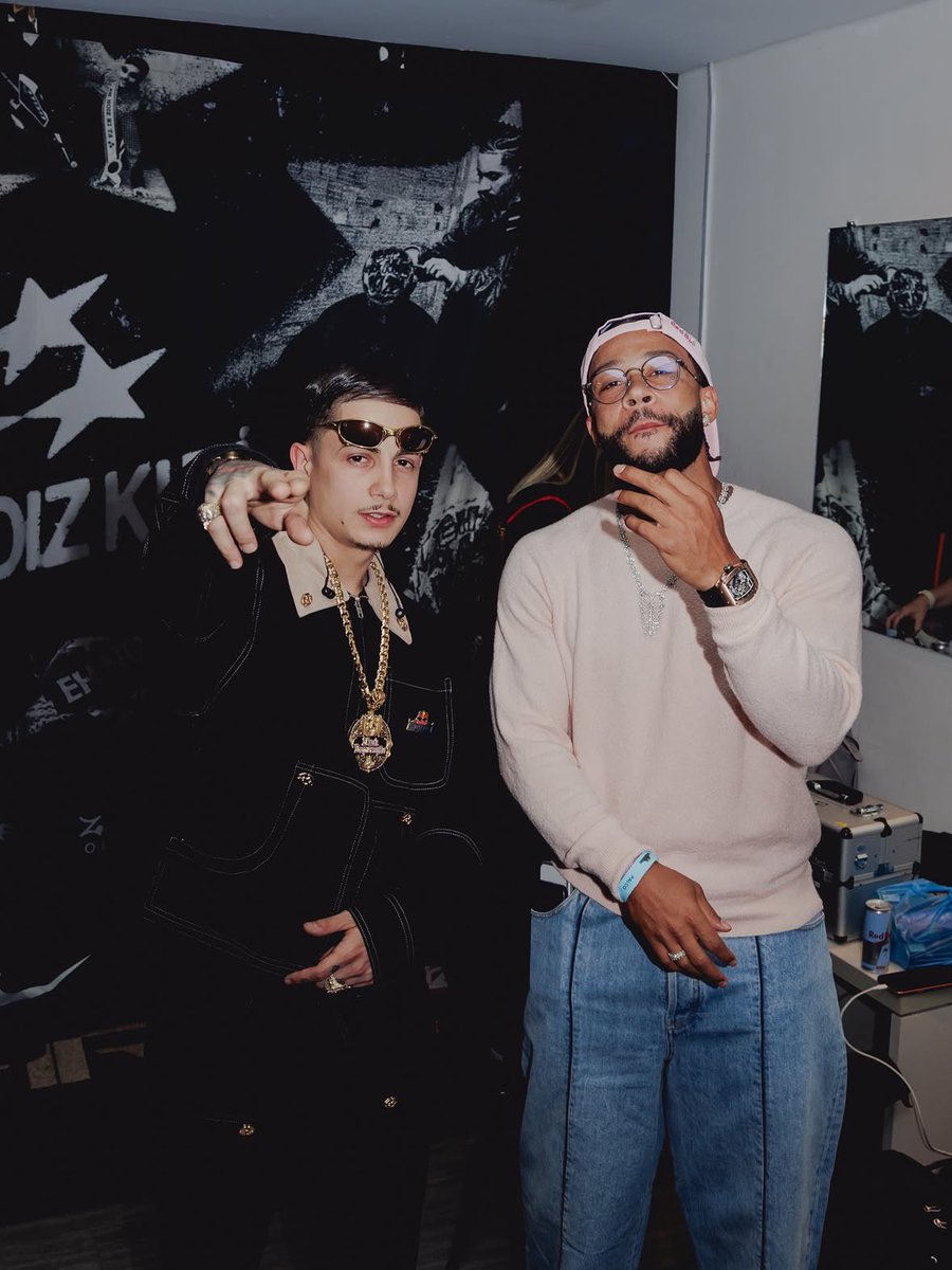 portalharielmc's tweet photo. MC Hariel e Memphis Depay nos bastidores do Red Bull Symphonic 🔥🎶 https://t.co/dmwWn2lDED