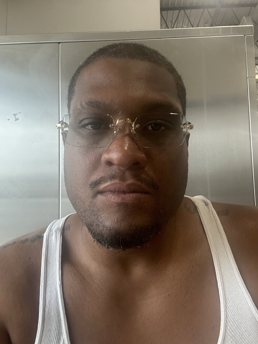 daran11212's tweet photo. Another day at the laundromat https://t.co/K4zXZS0Web
