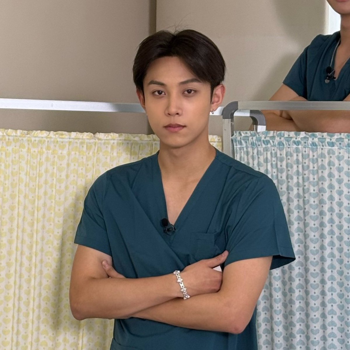 comfortabIeIife's tweet photo. pasangan bedah anak x ortho yang satu rs tau, kalo lagi operasi trus ruangannya sebelahan si ortho suka nyamperin si bedah anak sambil nyolek nyolek

(enough internet for today) https://t.co/aRZxmrb7kl
