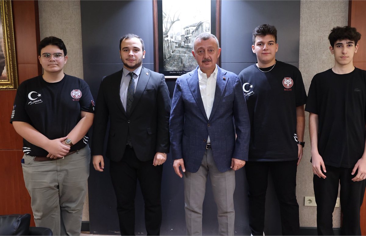 kocaelibld's tweet photo. Büyükşehir Belediye Başkanımız Sayın Tahir Büyükakın, Wolf Robotics Takım Kaptanı ve Kurucusu Mert Elüstü ile takım üyelerini ağırladı.

Gençlerimize çalışmalarında başarılar diliyoruz.

@tahirbuyukakin https://t.co/FAwwfQVDeH