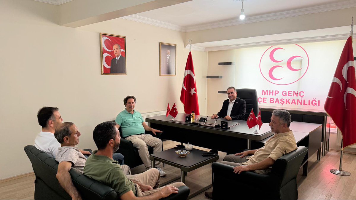 sedat_dursunn's tweet photo. Milliyetçi Hareket Partisi Genç İlçe Başkanı Sn İlhami Tan bey'i Genel kurul sonrası ziyaret ederek tebriklerimizi  ilettik. Kıymetli Başkanımızı tebrik ediyor görevinde başarılar diliyoruz🌺 https://t.co/v5a13v0BzU