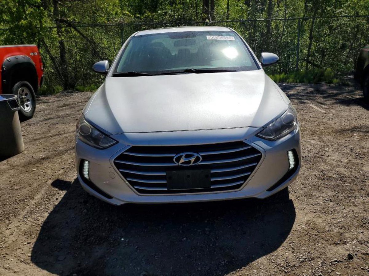 _owula's tweet photo. 2018 Hyundai Elantra 
Clean title 
Sunroof 
124k miles 

79k cedis including shipping https://t.co/C6QStWyazT