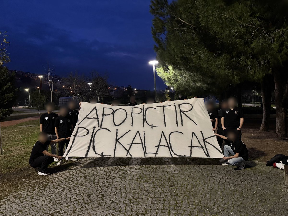 DarkWarriorsJK's tweet photo. ÖCALAN’A SLOGAN, KARAKTERE NOKSAN.

#ApoPiçtirPiçKalacak https://t.co/ajax7ViquU