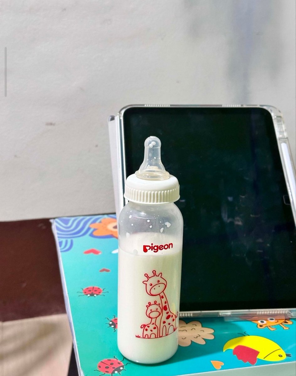 Rianufnb's tweet photo. Ada yg suka ngedot pake botol susu https://t.co/yvpaz7mBgN