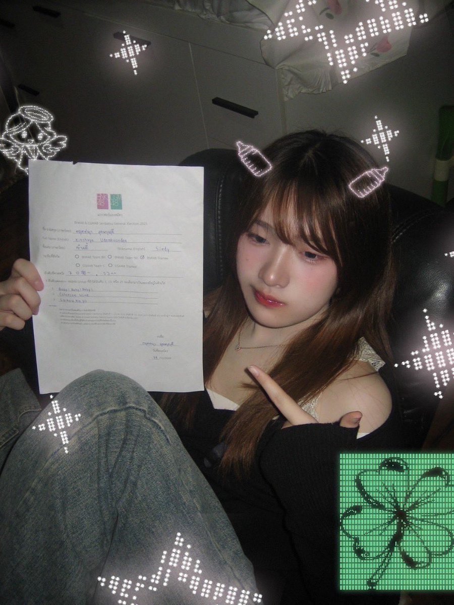 fayyahluvotaku's tweet photo. นี่ล่ะะะะ ควีนออฟส่งใบสมัคร ตำนานรูปใบสมัครสวยจนคิดโปสเตอร์ไม่ออกได้เกิดขึ้นแล้ว ออกนอกกรอบ มีความเจนซี คนไทยคนแรก รักชี ควีนมากก รักชีให้ชีสมหวังหน่อยย ขอให้ปีนี้ทั้ง3เพลงได้สมหวังนะะะ ฟินนน 🍀🍀🍀🍀 

(#SiNdYBNK48 https://t.co/1T8J0nkHPj