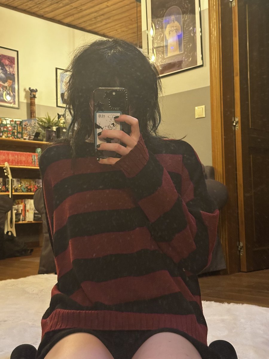 smileforgege's tweet photo. new sweater,,,,,,,,, ignore my hair pretty please the heat is killing me https://t.co/aXT9gzTb0j