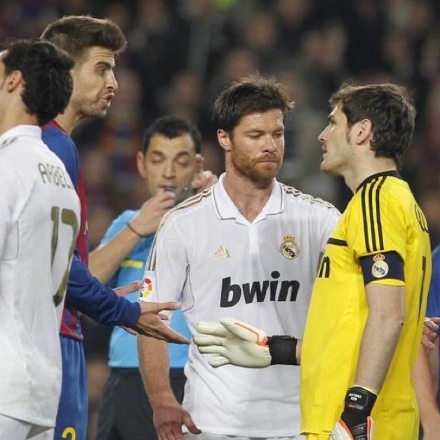 MadridXtra's tweet photo. 🚨🗣️ Iker Casillas defends his famous call to Xavi that started his conflict with Mourinho:

“You were captain of Real Madrid and Spain, facing teammates who were your enemies on the pitch, but then your fellow players with the national team. 

I didn’t like seeing that, and I told Mourinho.”