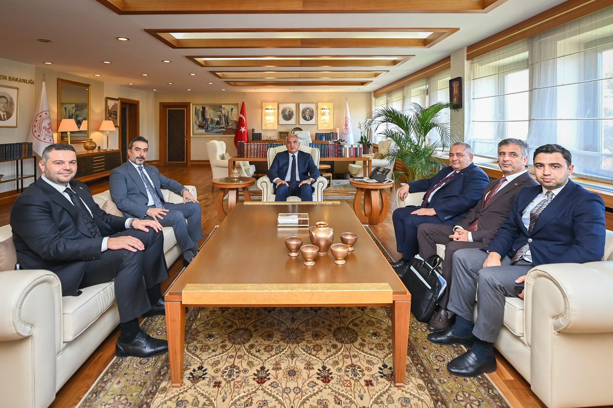OzarslanMesut's tweet photo. T.C. Kültür ve Turizm Bakanımız Sayın @MehmetNuriErsoy’u, İl Başkanımız Sayın @hakanhanozcan ve İlçe Başkanımız Sayın @omerfarukislam ile birlikte ziyaret ettik.

Keçiören’imizin kültürel zenginliğini, ilçemizde sürdürdüğümüz çalışmaları ve önümüzdeki dönemde gerçekleştirmeyi hedeflediğimiz projeleri Sayın Bakanımızla paylaşarak değerlendirmelerde bulunduk.

Sayın Bakanımıza misafirperverliği için teşekkür ederim.