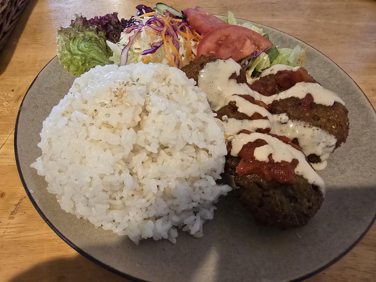 hiro_00001's tweet photo. 帰りにFalafel Gardenでイスラエル料理のランチを。
出町柳にはパレスチナ料理の店もあって、日本って平和だな～って感じるなぁ･･･
ファラフェル＝中東の豆で作ったコロッケ　が美味しい･･･
#FalafelGarden
#イスラエル料理 https://t.co/9Mmt1MnuJU