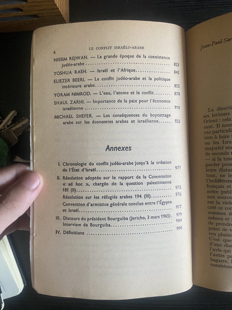 INTHEPOOL___'s tweet photo. Magnifique trouvaille dans une boîte à livre https://t.co/XHn4D6IJfM