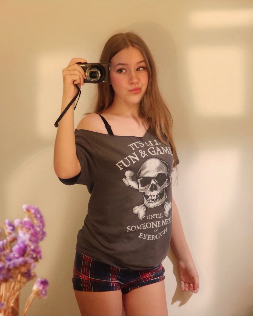 DiddlyDonger's tweet photo. putting my little booty straight to bed https://t.co/n5jkVJtEJM