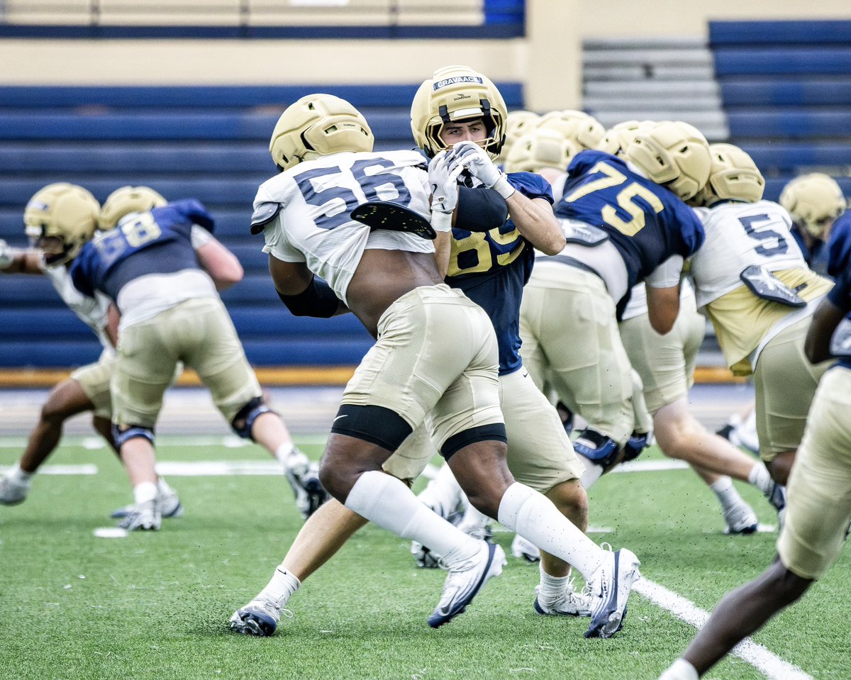 ZipsFB's tweet photo. Full go 🫡
#GoZips #MakeTheClimb https://t.co/eVjglaqfPT
