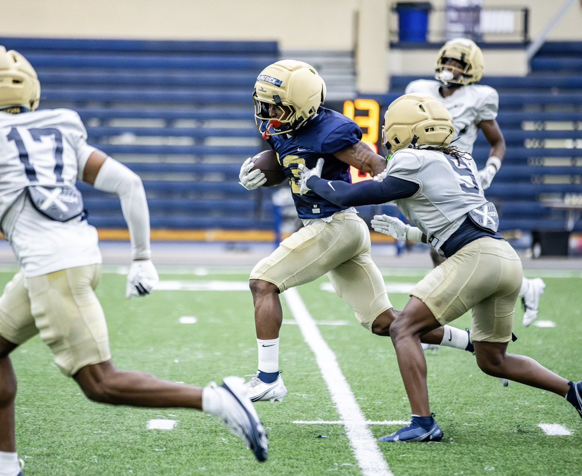 ZipsFB's tweet photo. Full go 🫡
#GoZips #MakeTheClimb https://t.co/eVjglaqfPT