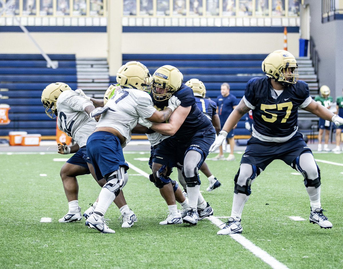 ZipsFB's tweet photo. Full go 🫡
#GoZips #MakeTheClimb https://t.co/eVjglaqfPT
