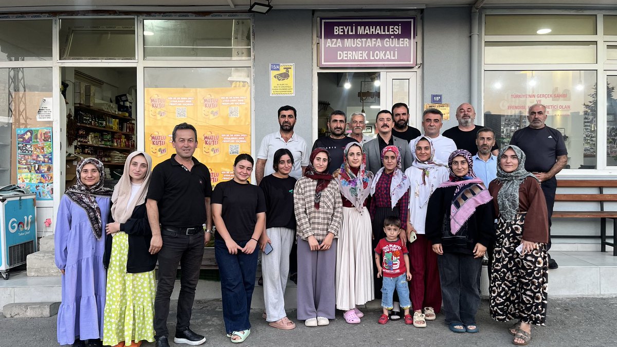 TCPERSEMBE's tweet photo. Kaymakamımız Sayın Burak AKELLER, Diyarbakır’ın Kulp ilçesinden fındık hasadı için Beyli Mahallemize gelen vatandaşlarımızı ziyaret etti.

Hasat süreci ve yürütülen çalışmalar hakkında vatandaşlarımızla sohbet eden Kaymakamımız, kendilerine kolaylıklar ve bereketli bir sezon temennisinde bulundu.