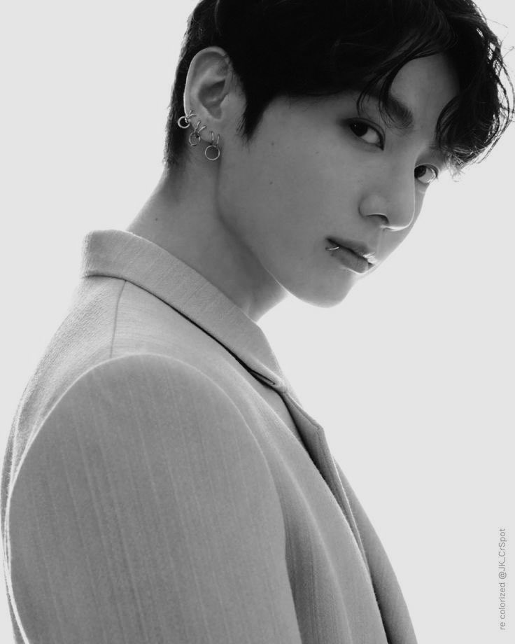 dollykookcita's tweet photo. GUTTER | #autaekook 
–Dónde Jk es un fiscal que lleva meses investigando a un poderoso político involucrado en negocios turbios.
todo sale mal el día que decide investigar por su cuenta y termina siendo atrapado. 

Cuando le ordenan a V encargarse de él.. lo reconoce era su Jk. https://t.co/DgeE3D6Fd7