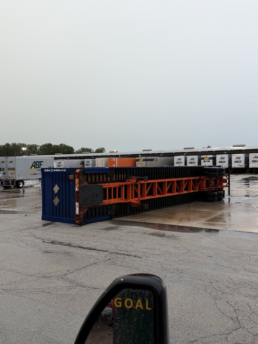 Gandara_f's tweet photo. At least 7 trailers blown over at my freight terminal in Sauk Village, IL.  Sustained gusts here of over 80-90 mph for 10 minutes straight during the peak of the event.  @NWSChicago @nilwxreports #ilwx #inwx https://t.co/z215kR6ysc