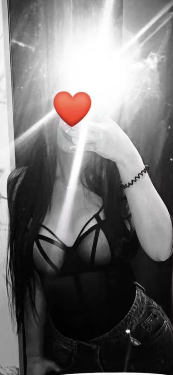 DeesseEvaaa's tweet photo. Toi comme moi, on sait très bien que je reçois des tas de dm. Sois différent, paye l’offrande de contact. Montre moi ce que tu vaux ou ne fais rien du tout. C’est ton problème ^^ 

#moneyslaves #findom https://t.co/bGi234beKT