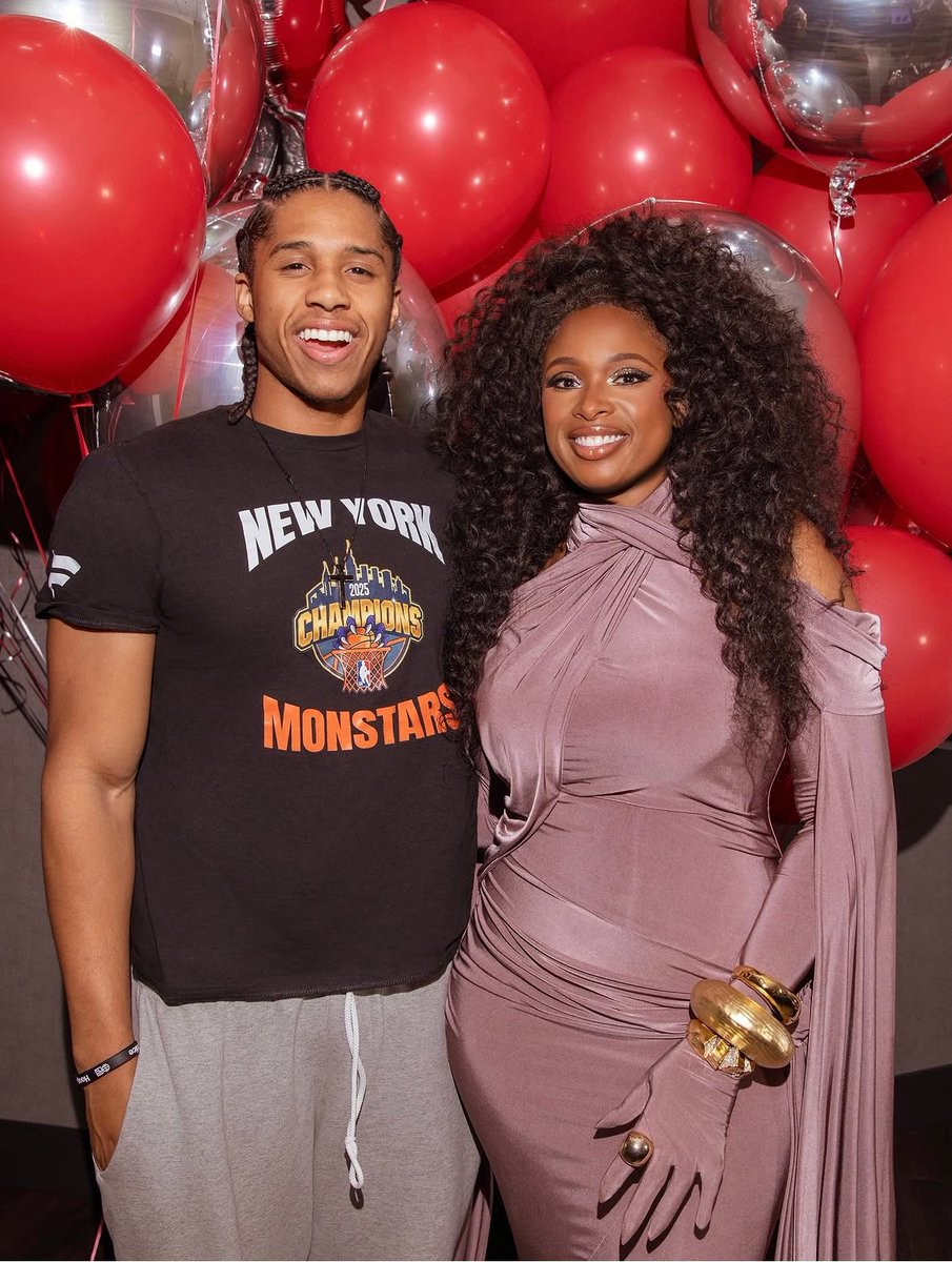 wavecheckers's tweet photo. Jennifer Hudson celebrating her son’s 17th Birthday 🎂 https://t.co/GacTt3KRl6