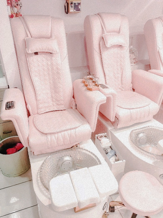 selsbank's tweet photo. just received {50} pedi ۶ৎ from Anonymous on Throne. hot! gimme gimme <3 https://t.co/uGwDn03syP