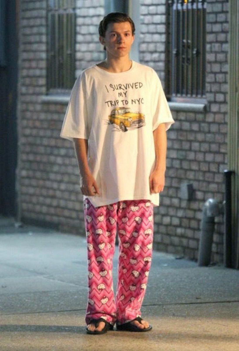 shanepills's tweet photo. they should swap pajama fits https://t.co/YJQvb4ZTAF