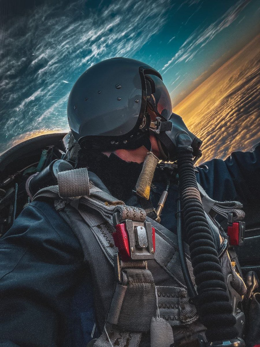 AMoczas93932's tweet photo. 🇷🇺👍Somewhere above the clouds https://t.co/UYVSqZtjXS
