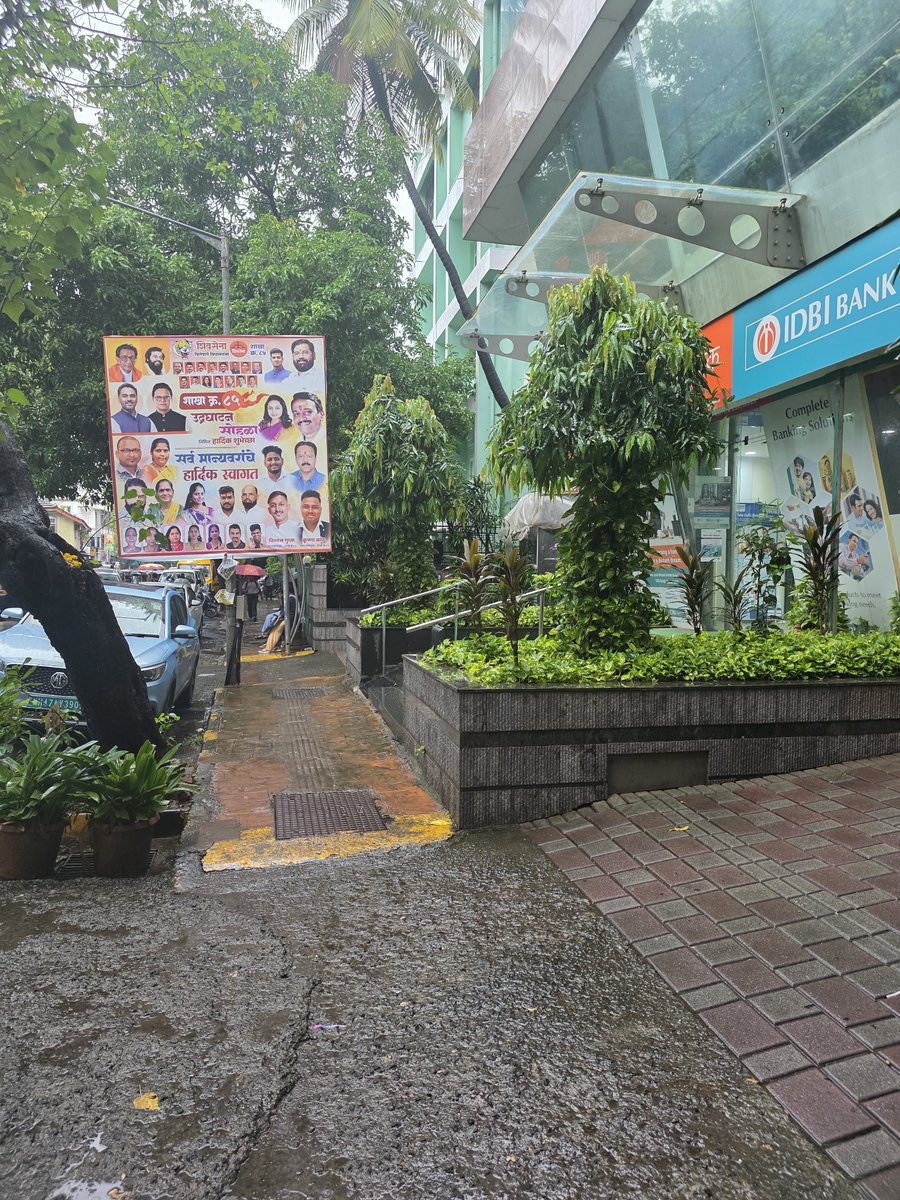 ps976976's tweet photo. Why is this illegal hoarding allowed on footpath? Its not possible for a tall person to work or with umbrella. Please remove ASAP. Hangman road outside idbi bank @mybmc @EastOfficer @police https://t.co/m8knA1XayE