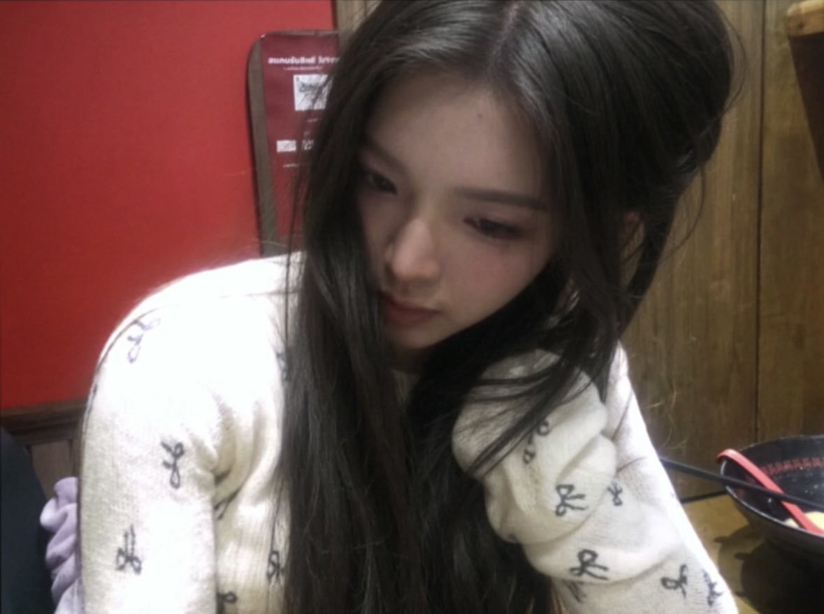 hoopayyah's tweet photo. เธอใส่โซดาแล้วก็ใส่น้ำเขียวใส่มะนาว แล้วเธอใส่เสน่ห์ลงไปด้วยเปล่าเนี่ย ทำไมพี่ถึงมีความรู้สึกว่าพี่หลงเสน่ห์ในตัวเธอสักอย่าง https://t.co/DMrjU3WYYh