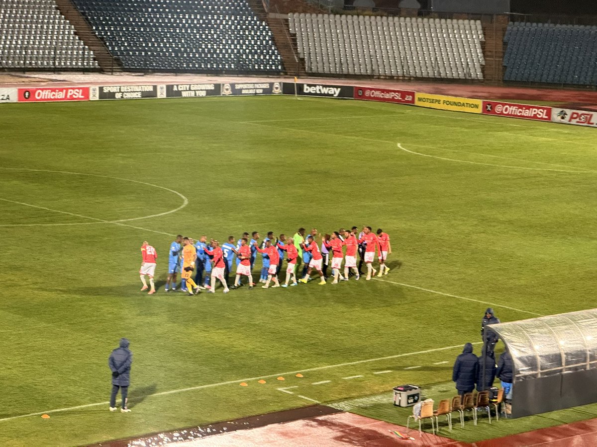 Velile_Mnyandu's tweet photo. 📍 Dobsonville stadium 🏟️
@ChippaUnitedFC vs @RichardsBayFC_
🥶 ❄️ Savota sathi kuyasetyenzwa!
#SABCSport411 | #PSL30 https://t.co/FQ4cDk5hXS