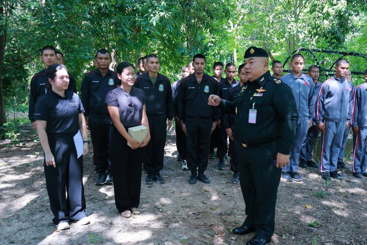 45thMilitary's tweet photo. 11 ส.ค. 69 
พล.ต.เฉลิมชัย สุทธินวล ผบ.มทบ.45 ตรวจเยี่ยมกำลังพล ทหารกองประจำการของหน่วยที่เข้ารับการฝึกอบรมหลักสูตรพื้นฐาน ด้านการเกษตรภายใต้โครงการการเตรียมความพร้อมทหารกองประจำการสู่การเป็นทายาทเกษตรกรรุ่นใหม่ หลักสูตร “การทำเกษตรผสมผสานตามปรัชญาของเศรษฐกิจพอเพียง”10 – 14 ส.ค. https://t.co/JFZtZYRZ8k