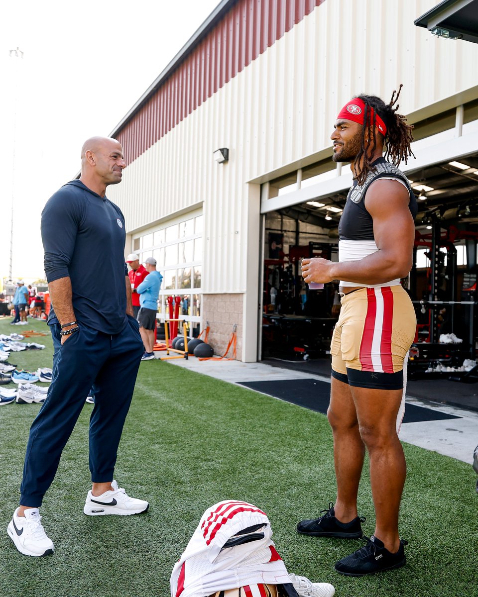 49ers's tweet photo. Familiar faces 😃 https://t.co/wYIIzHyhBQ