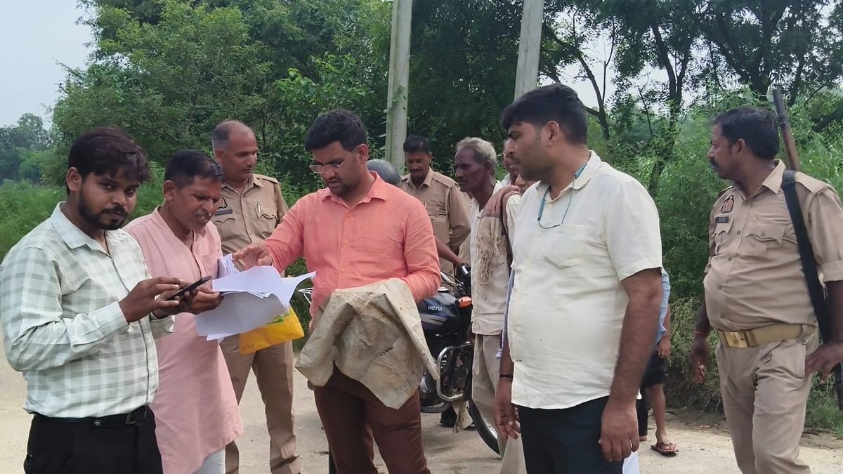 SDMAonlabareily's tweet photo. जन समस्याओं का मौके पर निस्तारण आमजन का प्रशासन के प्रति विश्वास बढ़ाता है।जन समस्याओं का त्वरित और गुणवत्तापरक समाधान,शिकायतकर्ता की संतुष्टि शासन की प्राथमिकता है।आज ग्राम हरदासपुर और पल्था में मौके पर जाकर समस्या का समाधान कराया गया!
@dmbareilly 
@CommissionerBa1 
@CMOfficeUP https://t.co/czrG2gMyLn