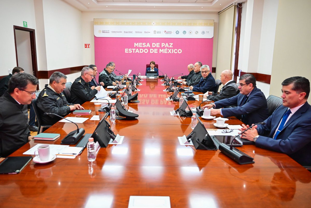 delfinagomeza's tweet photo. En la Mesa de Paz dimos seguimiento a la #MañaneraDelPueblo de nuestra Presidenta @Claudiashein, donde se informó que en el #EdoMex se cuenta con una disminución de 59 % en el promedio diario de homicidio doloso, de septiembre de 2024 a julio de 2026.
La coordinación entre autoridades de los tres órdenes de gobierno ha permitido que avancemos en brindar paz y tranquilidad a las y los mexiquenses.
#ElPoderDeServir