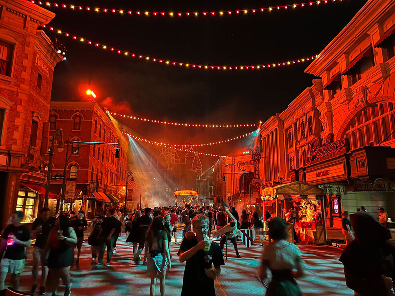 ExtinctDisney's tweet photo. Ok folks - next month will be my first ever MNSSHP and HHN experiences. Tell me what I should make sure not to miss! Go! https://t.co/k4rErQIxtN