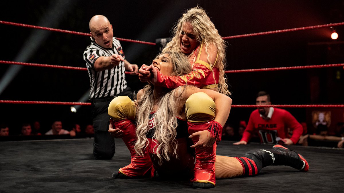 NXTUK_Legacy's tweet photo. Aug. 11, 2022:
At BT Sport Studios, @theahail_wwe represented both #WWENXT and #ChaseU proudly in her #NXTUK in-ring debut but it was @lizzyevo97 who emerged victorious with a devastating Running Boot to the Face.
๐ธ WWE https://t.co/TaY679Dt0D