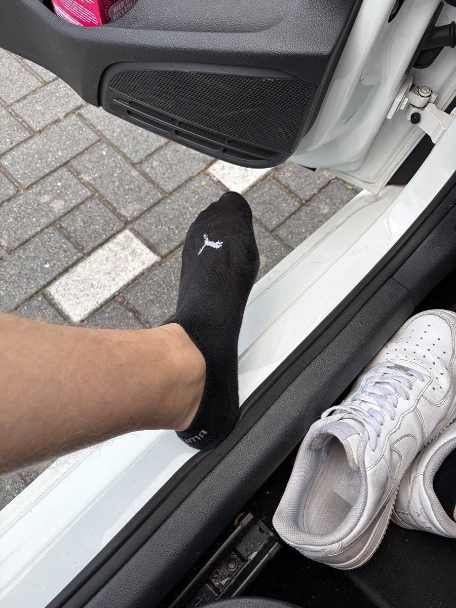 CashmasterLuuk's tweet photo. Who is gonna be usefull? Stare onetime again to that sweaty sock and serve me loser🙇‍♂️🏧 https://t.co/QRRlGGXSRR